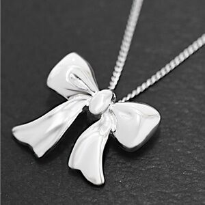 Tiffany fat bow necklace